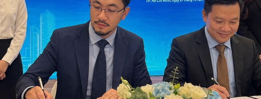 Luật sư Đặng Đình Ngọc ký kết hợp hợp đồng hợp tác - MazLaw hợp tác tư vấn pháp luật sở hữu trí tuệ cho doanh nghiệp