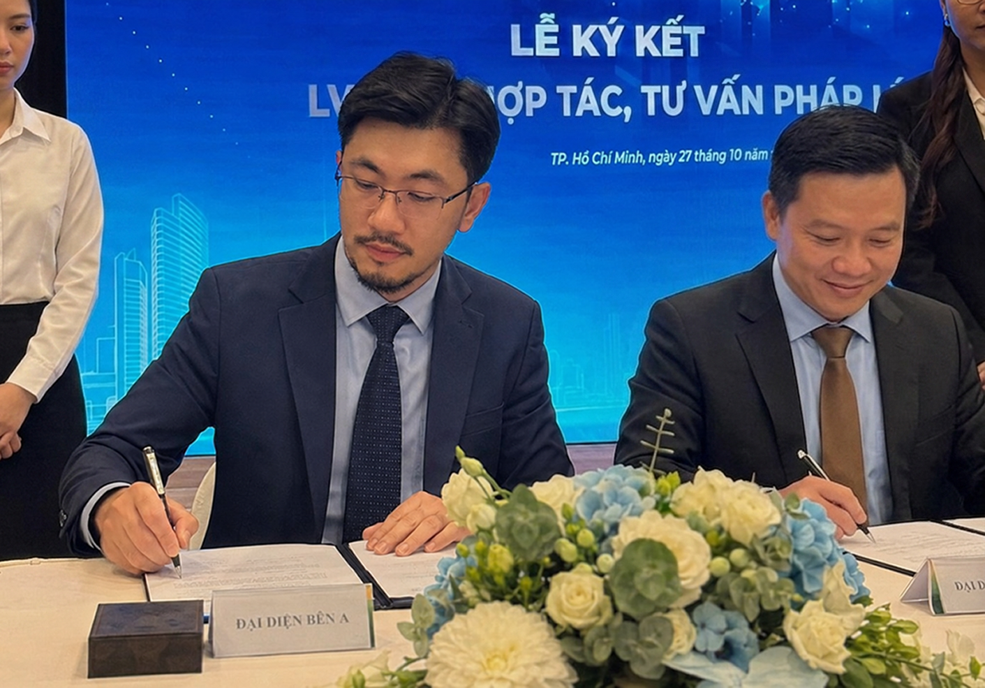 Luật sư Đặng Đình Ngọc ký kết hợp hợp đồng hợp tác - MazLaw hợp tác tư vấn pháp luật sở hữu trí tuệ cho doanh nghiệp